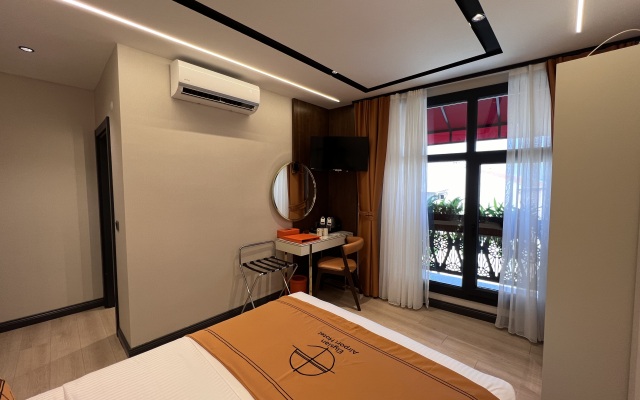Hotel Elysian Airport