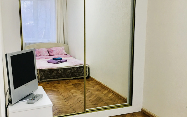 Uyutnaya Yevrodvushka U Metro Profsoyuznaya Flat