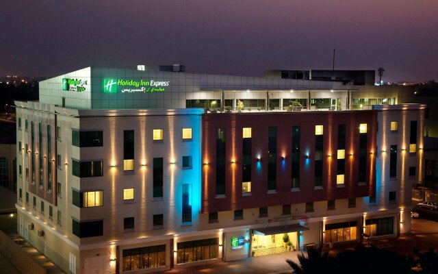 Отель Holiday Inn Express Dubai Airport an IHG Hotel