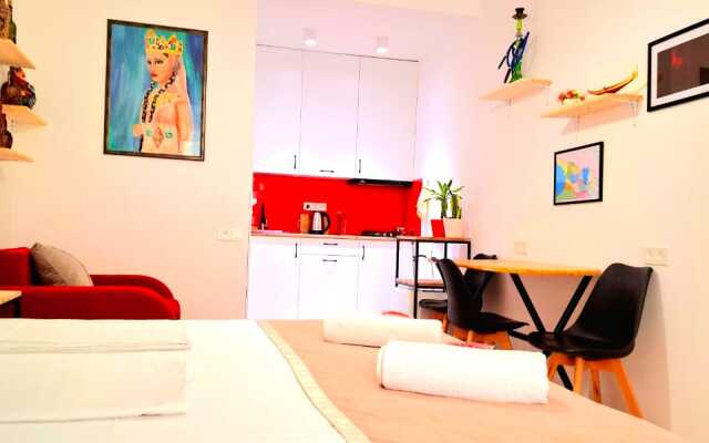 Апарт-отель Nebula's Red&White Apartment