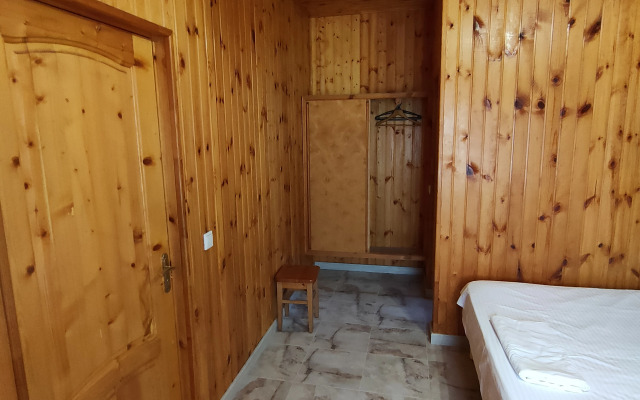 Roksana Guest House