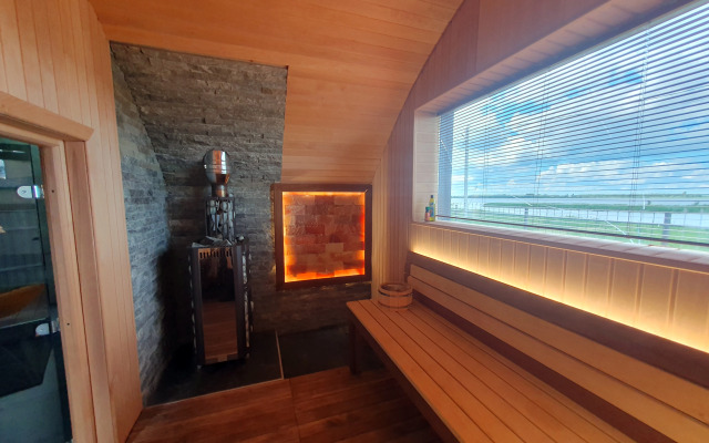 Dom c saunoj na beregu Volgi Private house
