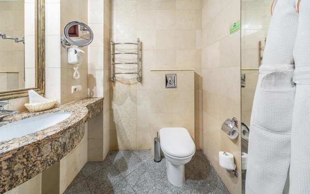 Otel Mandarin Moskva 4*