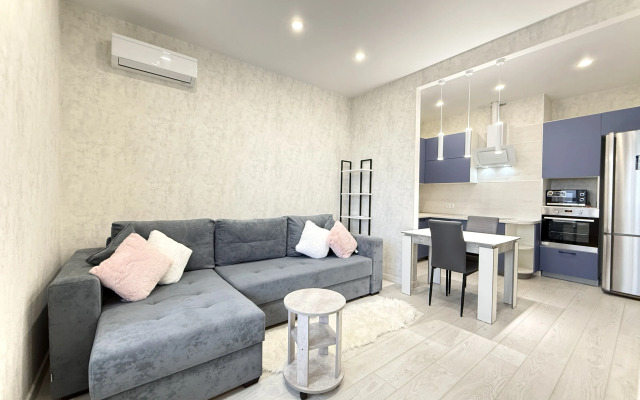 Shikarnaya S Neveroyatnym Vidom Na Volgu I Gorod Flat