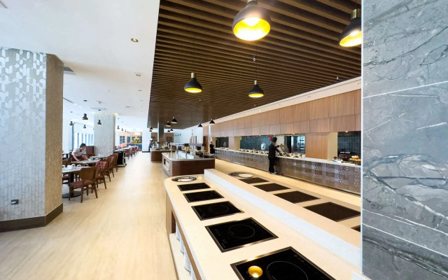 Qoople Azura World S 16 Apartments