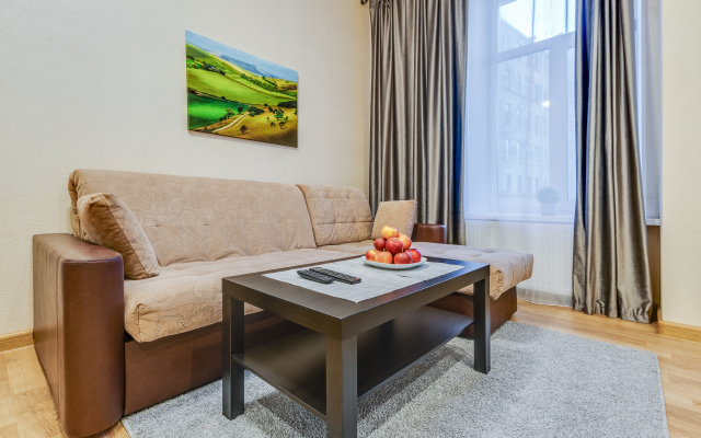 Prostornaya U Naberezhnoy Nevy Flat