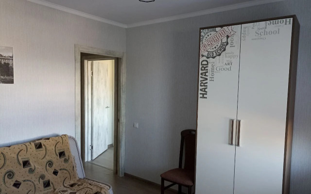 Tryohkomnatnaya Komfortnaya na Voejkova Flat