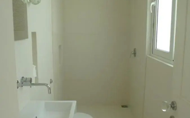 Mimi Beachfront Beau Vallon Villa