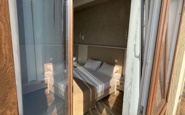 Akros Guest house