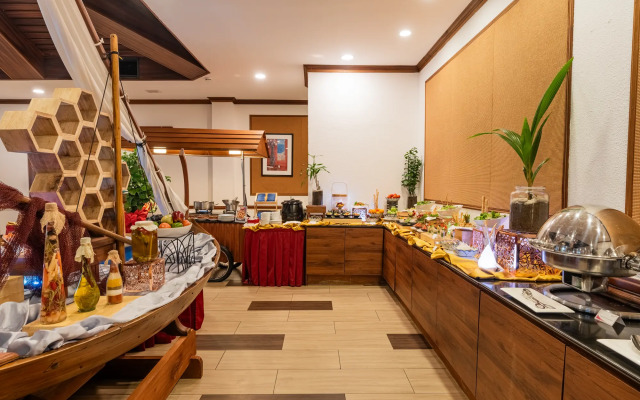 Hulhule Island Hotel