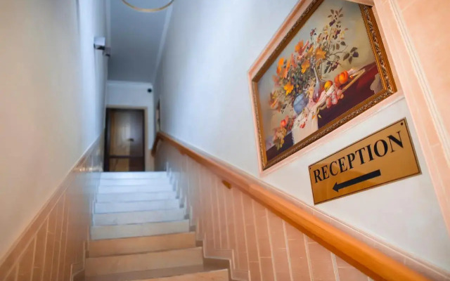 Aruna Hotel