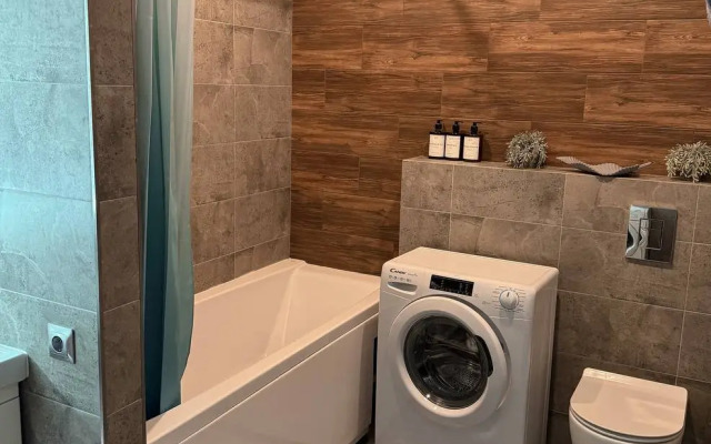 Na Ulitse Dmitriya Sredina Flat