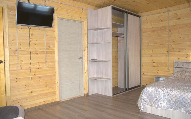 SEMEJNYiJ Guest House