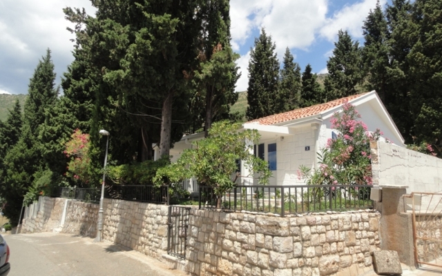 The House With Pool In Petrovac Guest House