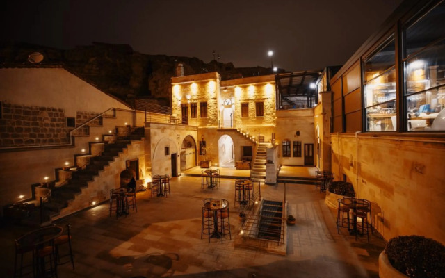 Misty Cave Hotel