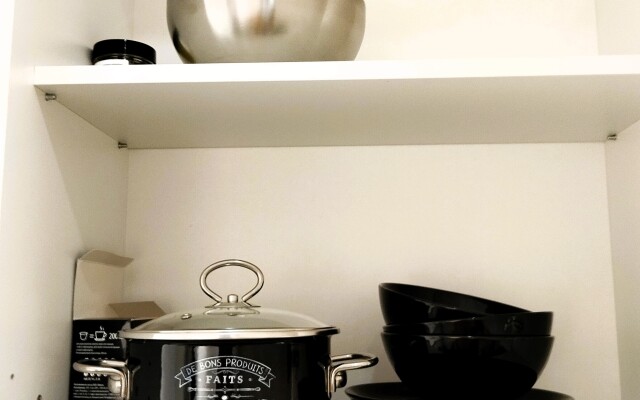 Studiya Garry Potter s divanom na rizhskoy Apartment