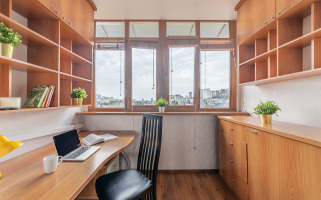 Gagarin S Vidom Na More Flat