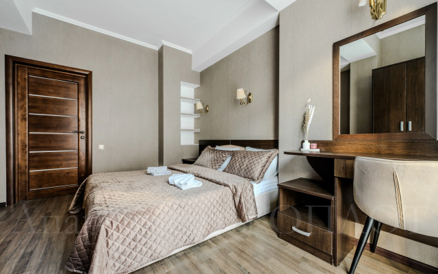 Oplot - Semejnye s odnoj spal'nej i balkonom 3 Apartments