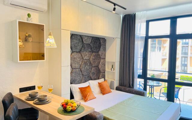 Studiya S Dizaynerskim Remontom S Baseynom I Balkonom Apartaments