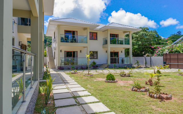 Yvon’s Tropical Villa Apartment hotel