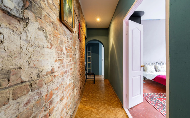 2-h komnatnaya Sadovaya 42 u kan. Griboedova Flat