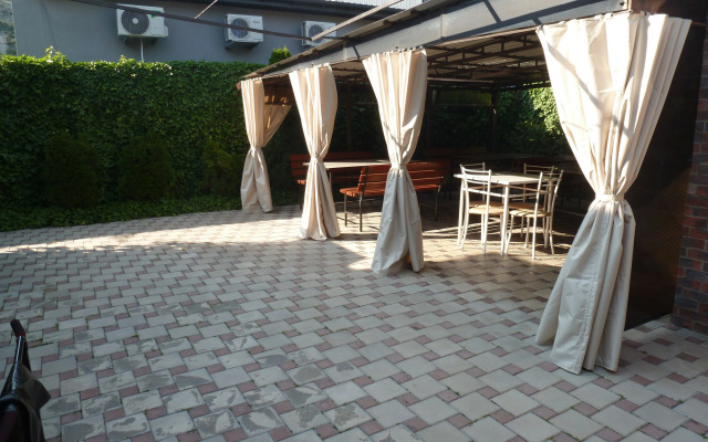Solnechnyij Briz Guest House