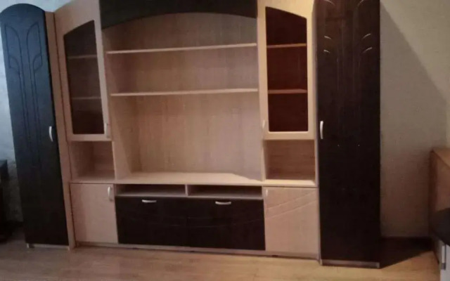 V Molodezhnom Kvartale, 1 Flat