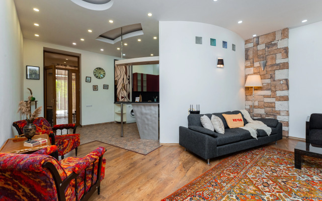 KeyGo #0159, 1 Bedroom, Balcony ,City Center Apartments