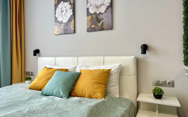 Studiya u Metro Avtovo Apartments