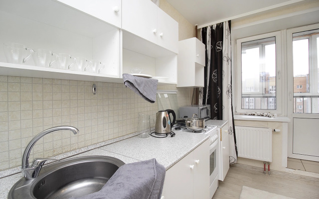 Na Pavlyukhina 99B Flat