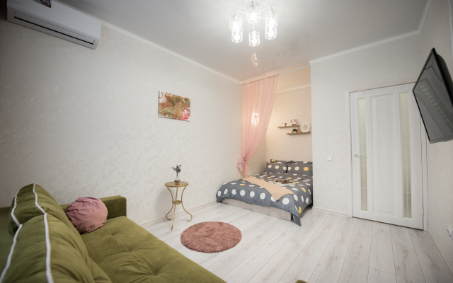 Апартаменты Smile Apartments с Балконом в Новом Доме