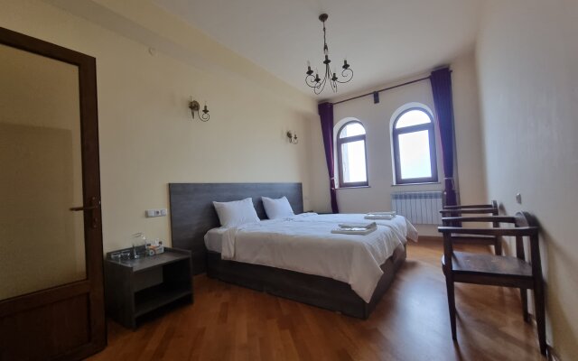 Vanatun Monastery Stay Hotel