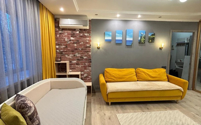 S Dizaynerskim Remontom u Parka Apartments