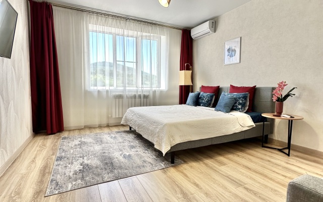 S Vidom Na Gory 4 etazh Flat