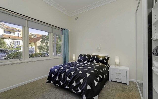 Private Beach House in Bondi Apartments