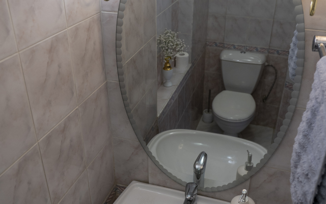 Naprotiv Kremlya Flat