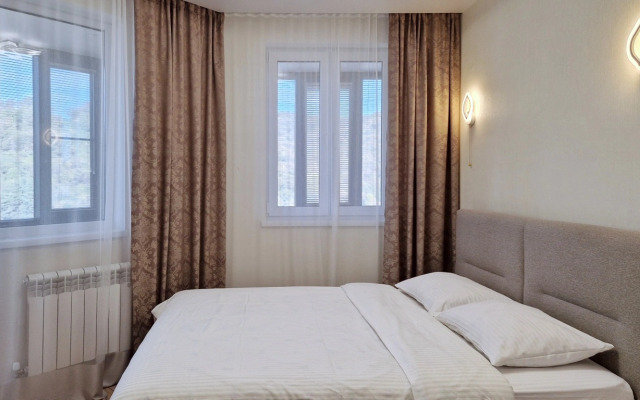 Uyutnaya Dvukhkomnatnaya Kvartira U Morya Apartments