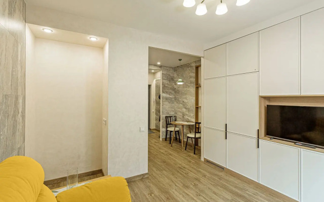 Na Grazhdanskom 107k4 Apartment