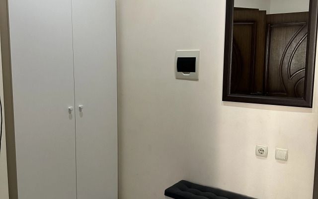 Ryadom S Istochnikom I Parkom Flat