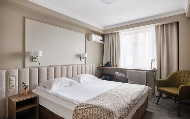 Hotel Zvezda