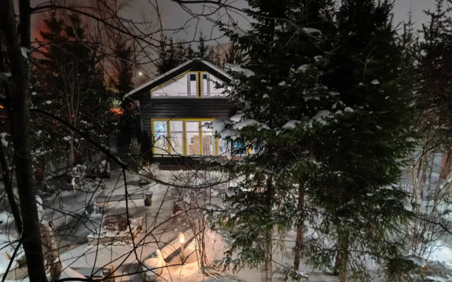 Uyutny "Vezha" Private House