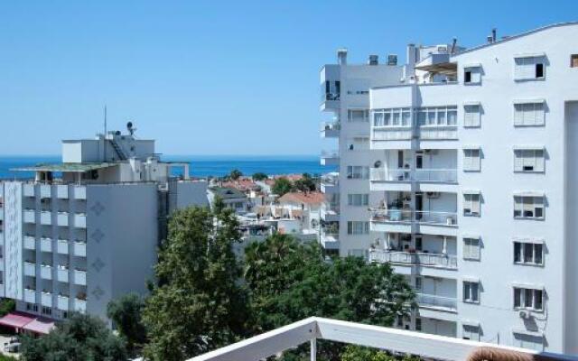 Lara Dinc Hotel