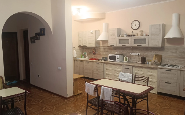 LenArt Guest house