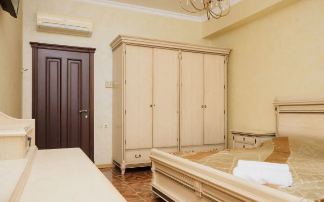 Dvukhkomnatnaya S Vidom Na More Flat