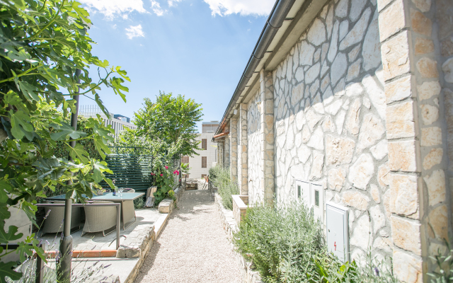 Garden Hotel