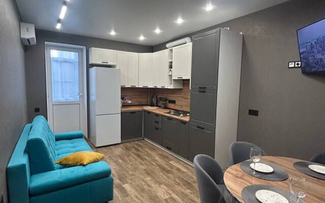 Uyutnaya Dizaynerskaya Kvartira Flat