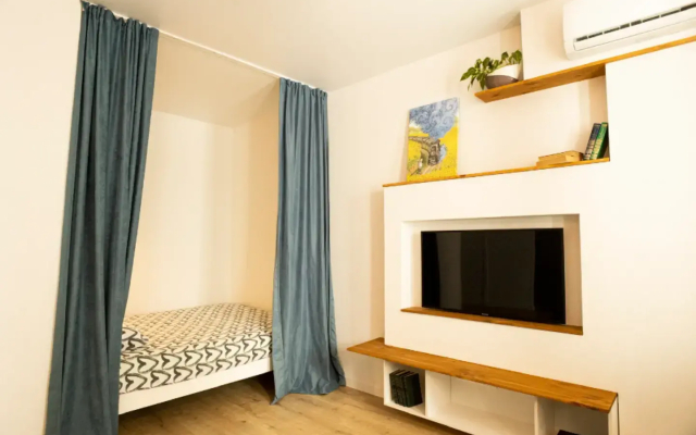 Квартира Комфортная Студия в Жк Манхеттен