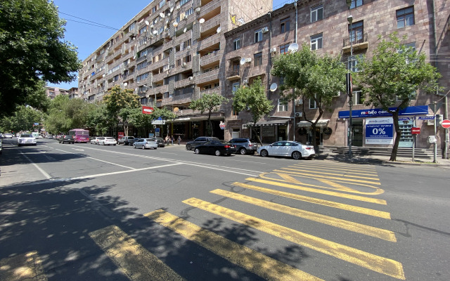 2-K, Ulitsa Amiryana, Am104 Flat