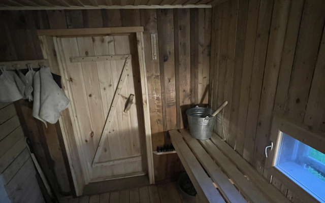 Nastoyaschiy Derevenskiy Dom s Russkoy Pechkoy Private House
