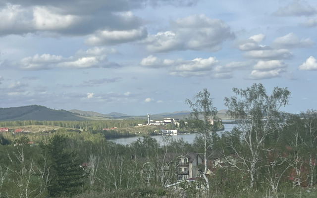 Uyutnaya kvartira v gorakh Flat